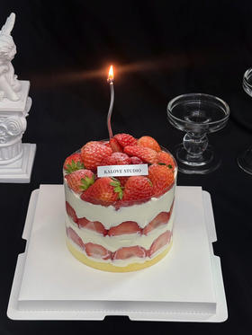 草莓多多莓烦恼生日蛋糕
