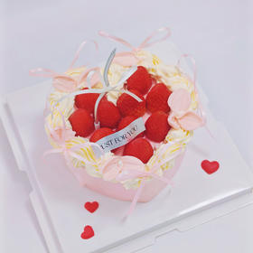 刮刀花心形草莓蛋糕