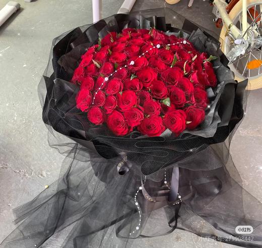 女神66只红玫瑰花束 商品图1