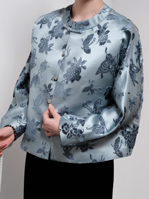 瑕疵|盛唐牡丹| 墨灰色蝶恋花漳缎外套[特价品](特殊商品不退不换) 商品图4