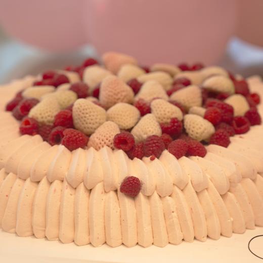 「卓卓高」TableCake｜白草莓奶油圆桌糕 商品图1