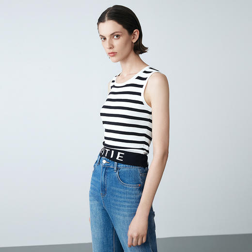 EITIE爱特爱夏新款经典黑白条纹时尚休闲显瘦百搭针织背心7701410 商品图4