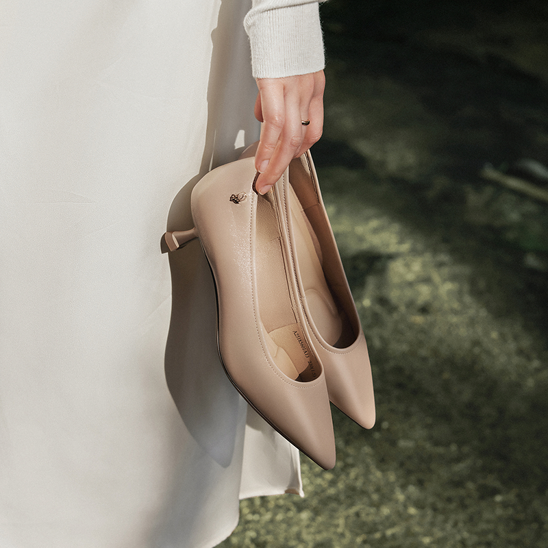 千百度羊皮裸色细高跟鞋女尖头通勤浅口气质法式单鞋A25185601