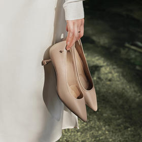 千百度羊皮裸色细高跟鞋女尖头通勤浅口气质法式单鞋A25185601
