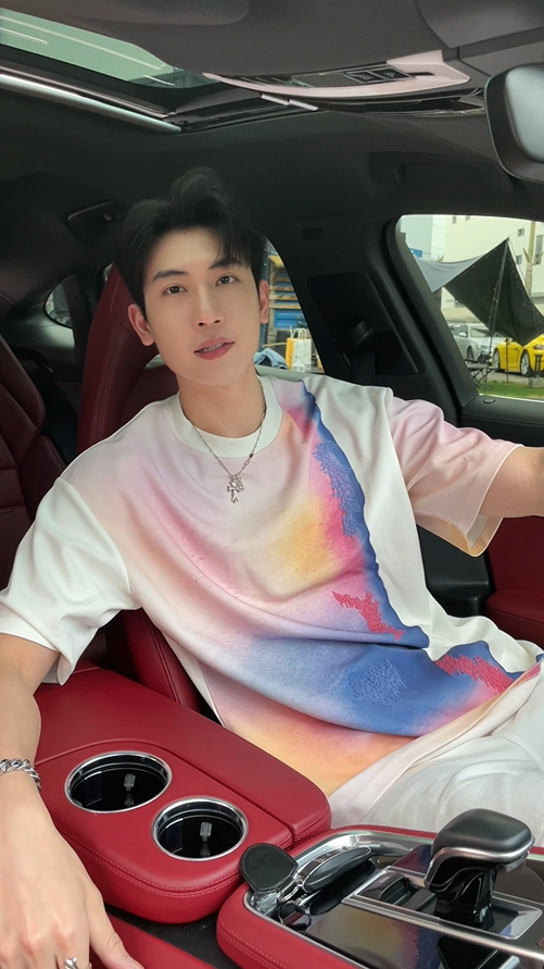 1526905春夏新款时尚个性韩版渐变撞色圆领短袖T恤小众设计感高级上衣