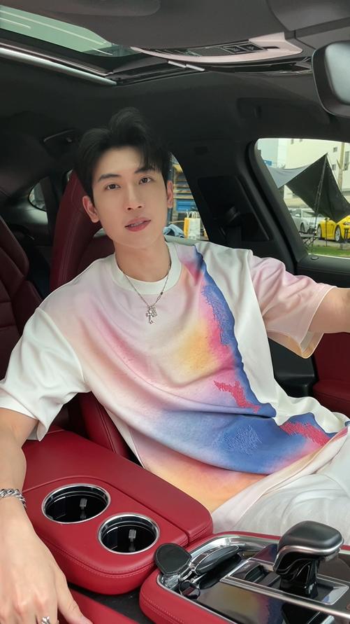 1526905春夏新款时尚个性韩版渐变撞色圆领短袖T恤小众设计感高级上衣 商品图0