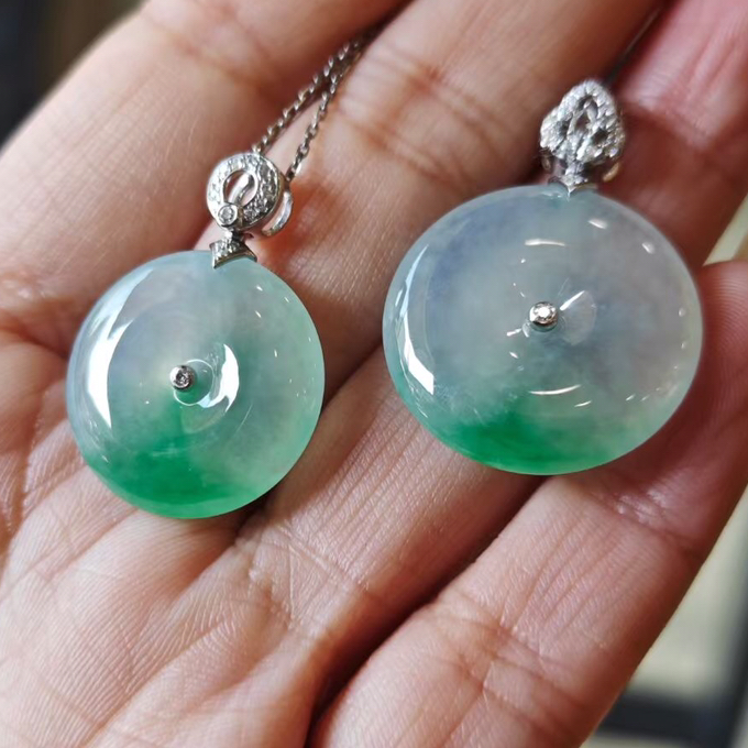 一对冰绿平安扣