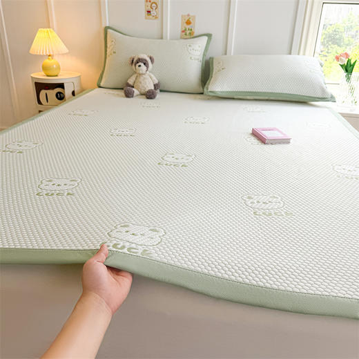 【a类凉席夏天新款】豆豆-冰丝席子三件套 夏季学生宿舍水洗睡垫空调席  商品图2