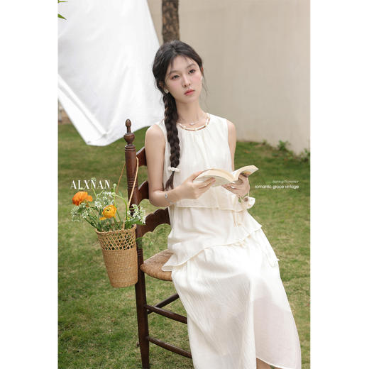 鹿向南「杏花微雨」浅色气质连衣裙女2025春季设计感无袖背心长裙 商品图4