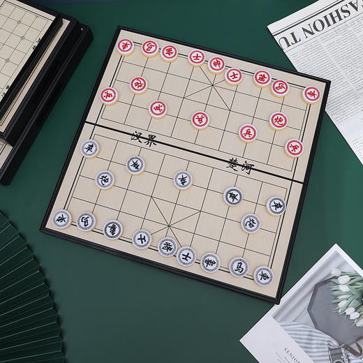 磁性中国象棋带折叠棋盘磁力儿童玩具益智棋类塑料材质29*29大号（棋子带内盒） 商品图0
