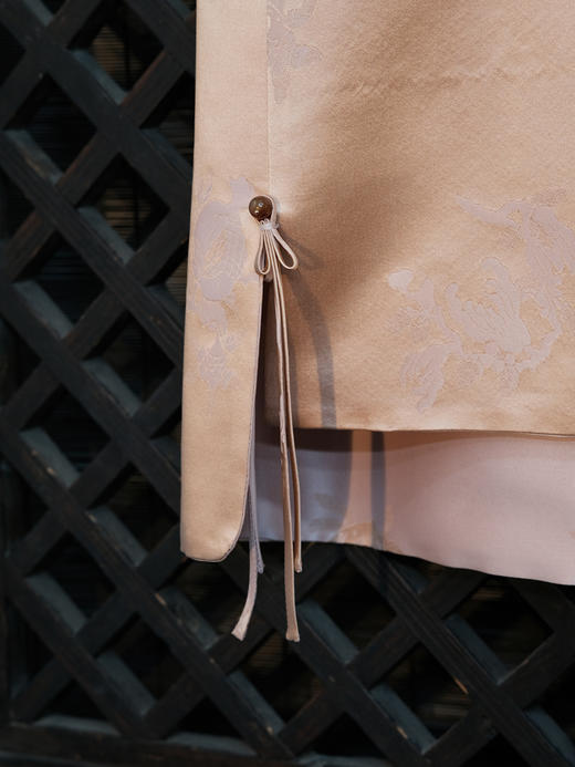 瑕疵|盛唐牡丹| 玉色石榴花纹花锦缎马甲[特价品](特殊商品不退不换) 商品图9