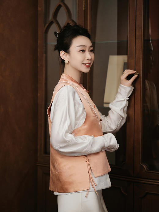 瑕疵|盛唐牡丹| 玉色石榴花纹花锦缎马甲[特价品](特殊商品不退不换) 商品图5