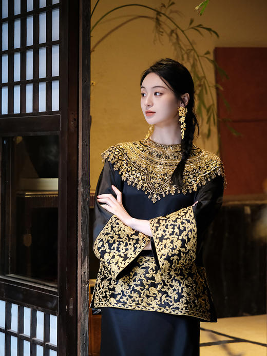 盛唐牡丹 |盘金手推绣真丝上衣+宫廷钉珠装饰云肩/黑金色 商品图11