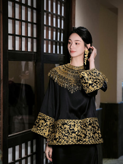 盛唐牡丹 |盘金手推绣真丝上衣+宫廷钉珠装饰云肩/黑金色 商品图13