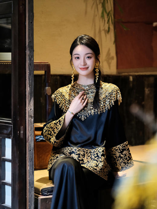 盛唐牡丹 |盘金手推绣真丝上衣+宫廷钉珠装饰云肩/黑金色 商品图7