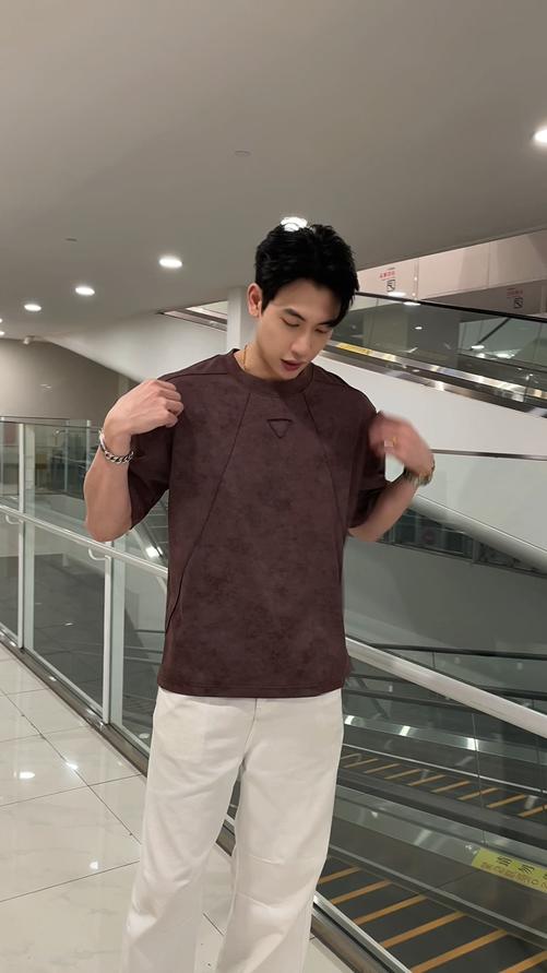 T2210早春新款时尚个性韩版扎染倒三角褶皱圆领半袖T恤潮流百搭上衣 商品图0