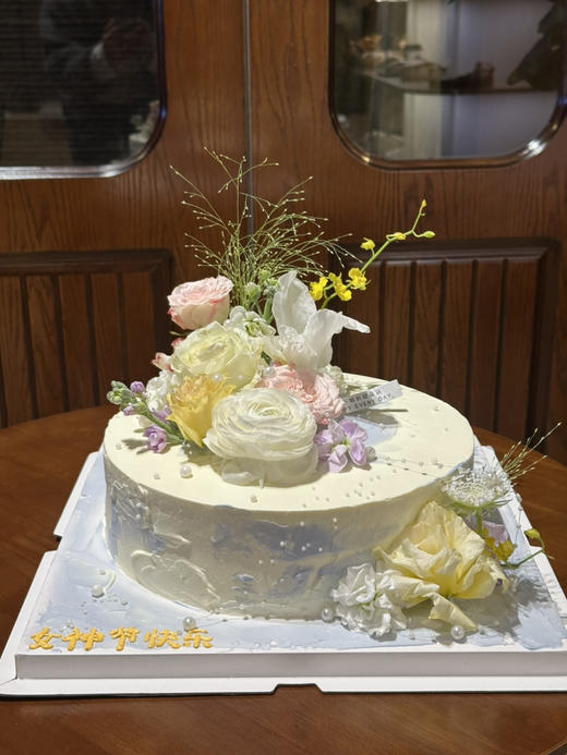 鲜花蛋糕，10寸，因季节不同，鲜花款式会随机搭配调整，鲜花均为清洗后装饰，不可食用 商品图2