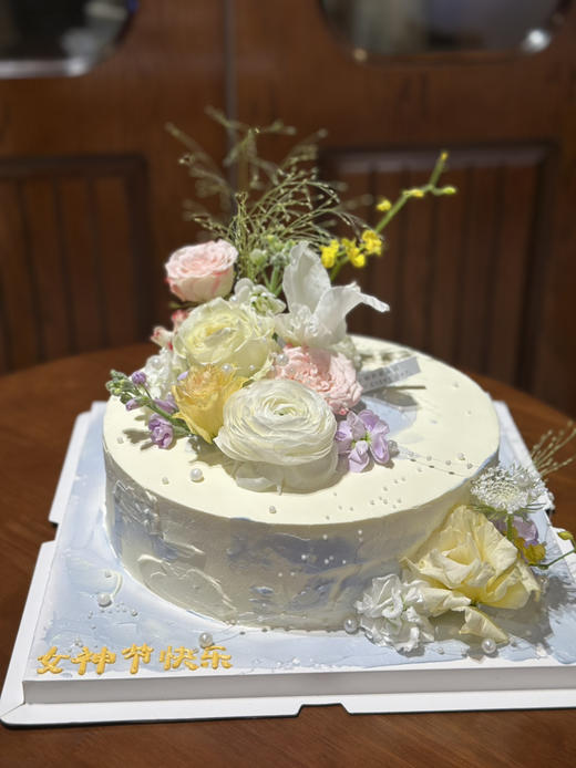 鲜花蛋糕，10寸，因季节不同，鲜花款式会随机搭配调整，鲜花均为清洗后装饰，不可食用 商品图3