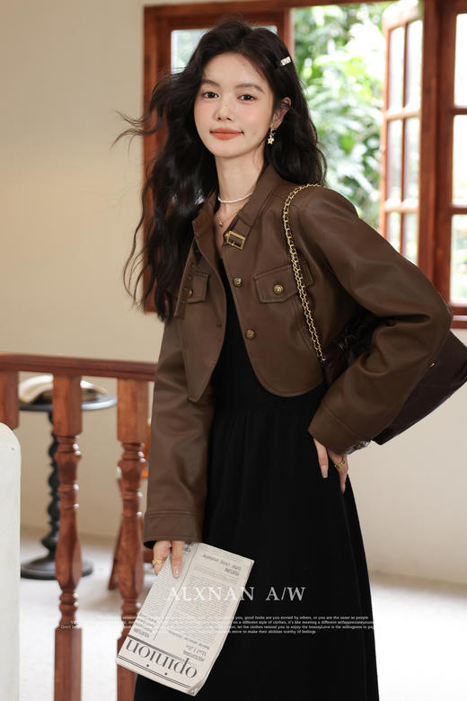 鹿向南《雅致优雅》法式高级感气质连衣裙秋冬新款复古皮衣外套女 商品图5