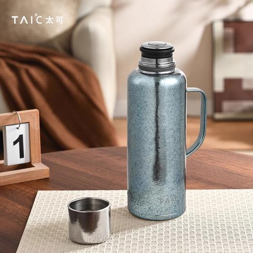 【特惠7折】TAIC太可纯钛臻享焖茶保温瓶家用高档保温壶弹盖户外露营温显水瓶1200ML 商品图3