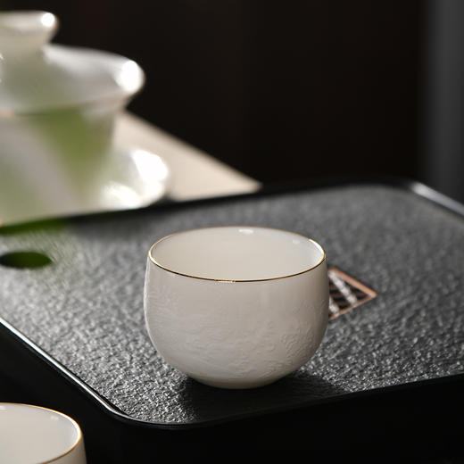 辰龙戏水陶瓷茶具茶碗茶杯浮雕手绘鎏金成艺隐雕辰龙戏水全组（9件套 商品图3