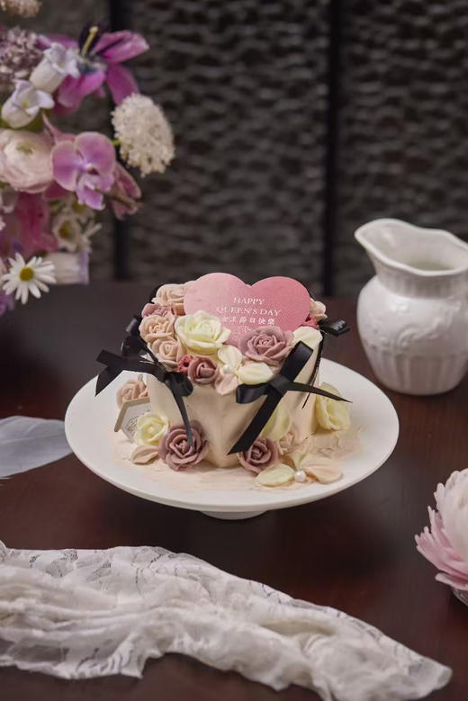 玫瑰花语蝴蝶结爱心蛋糕 商品图1