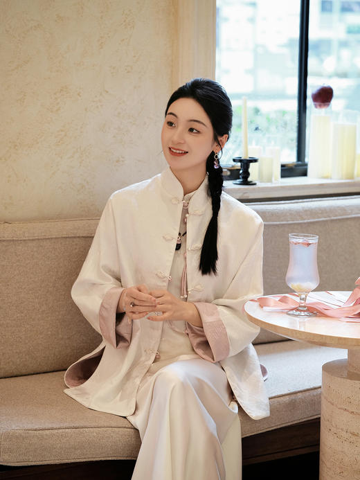 盛唐牡丹 |珍珠白冠乐绉双面穿外套(松鼠葡萄哑光面料款） 商品图4