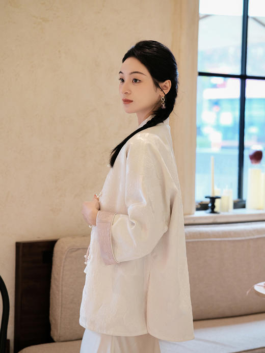 盛唐牡丹 |珍珠白冠乐绉双面穿外套(松鼠葡萄哑光面料款） 商品图5