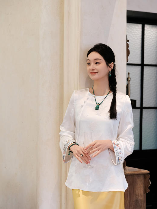 盛唐牡丹| 梅兰竹菊冠乐绉手推绣上衣-白色 商品图0