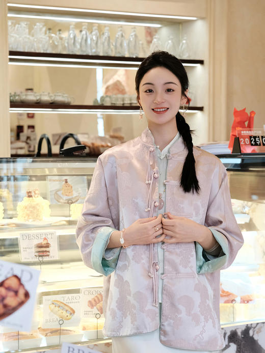 瑕疵|盛唐牡丹 |艾绿色蝶恋花双面穿外套(松鼠葡萄哑光面料款)[特价品](特殊商品不退不换) 商品图5