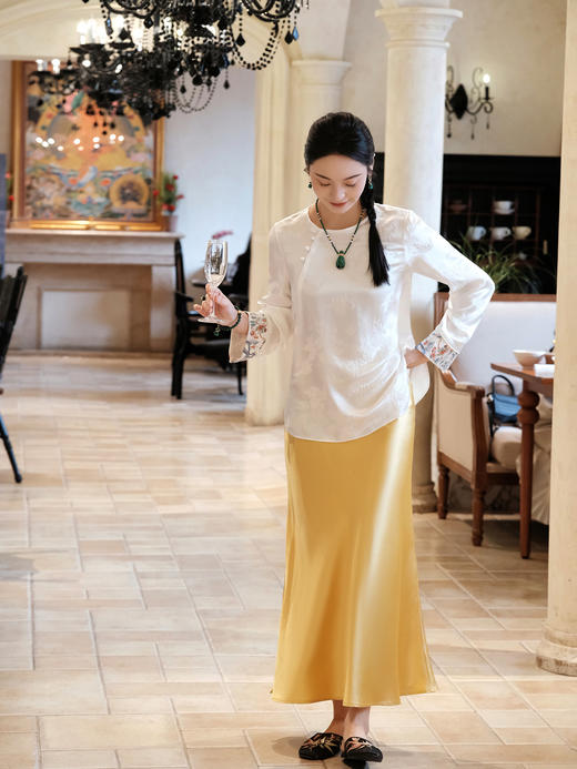 盛唐牡丹| 梅兰竹菊冠乐绉手推绣上衣-白色 商品图4