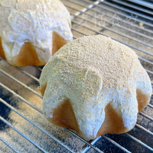 豆乳麻薯奶油包（约11点出炉）麻薯、豆乳奶油和红豆夹心 商品图0