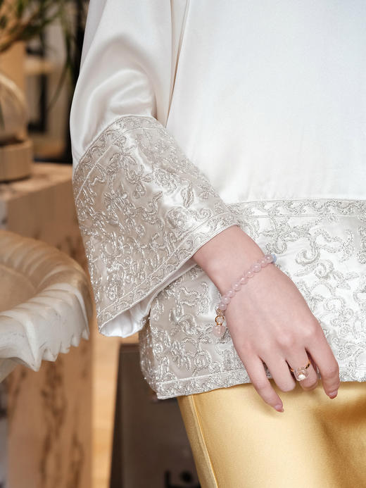 盛唐牡丹 |盘银手推绣真丝上衣+宫廷钉珠装饰云肩/珍珠白 商品图8