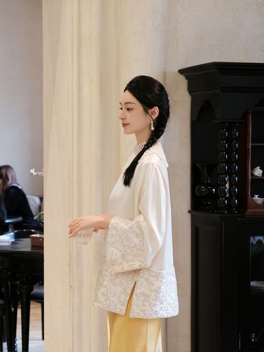 盛唐牡丹 |盘银手推绣真丝上衣+宫廷钉珠装饰云肩/珍珠白 商品图11