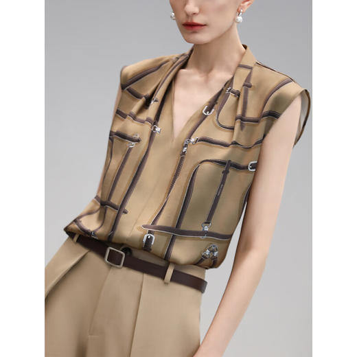 COCOBELLA重磅缎面印花无袖衬衫夏V领捏褶商务通勤上衣SR3102 商品图2