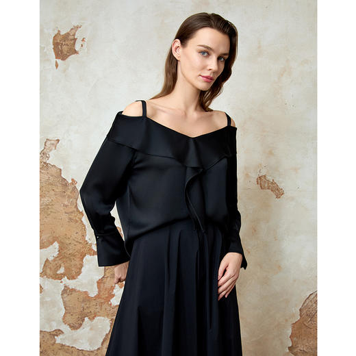 EITIE爱特爱气质一字肩直筒显瘦百搭黑色通勤上衣夏季新款8213911 商品图2