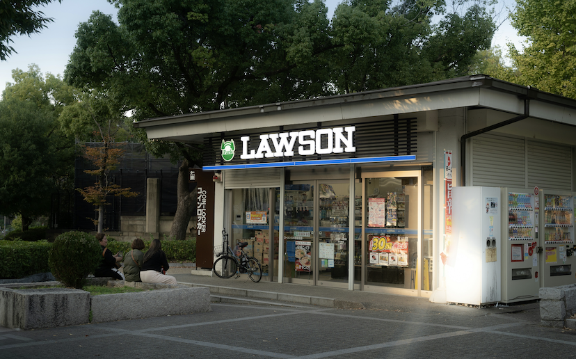 《2024年连锁便利店门店发展蓝皮书》：连锁便利店整体门店发展趋势及案例洞察