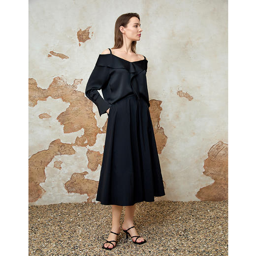 EITIE爱特爱气质一字肩直筒显瘦百搭黑色通勤上衣夏季新款8213911 商品图1