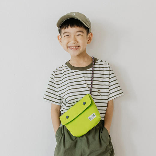 【童品会专属】ACMEITEM爱棵米 户外亲子防泼水便携挎包多色环保斜挎小包男女GAG3510447A 商品图3