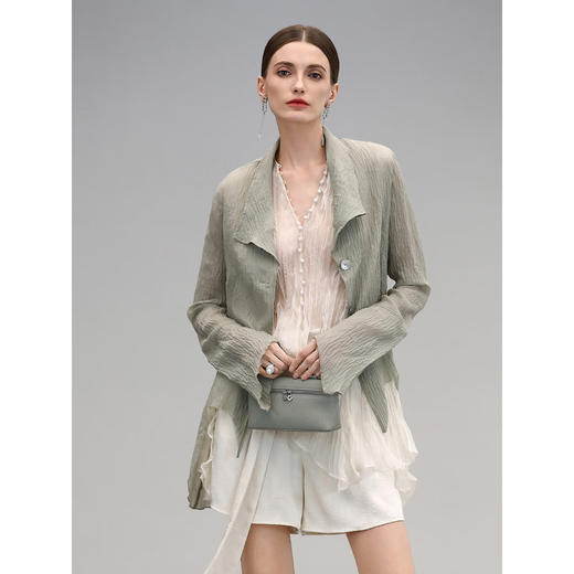 COCOBELLA褶皱肌理轻薄莱赛尔西装女不规则空调衫外套SI7005 商品图4