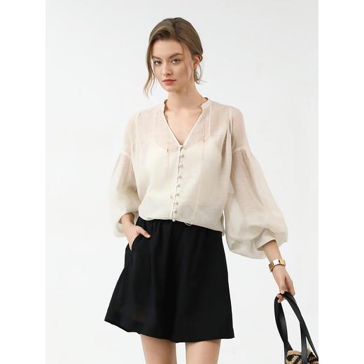 COCOBELLA新中式手工盘扣肌理感V领衬衫立领微透视开衫SR3081 商品图2