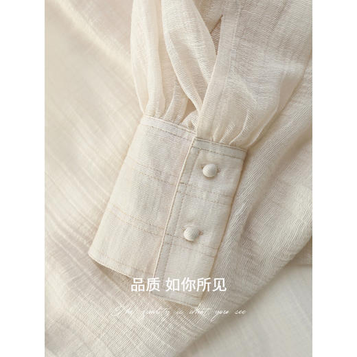 COCOBELLA新中式手工盘扣肌理感V领衬衫立领微透视开衫SR3081 商品图3