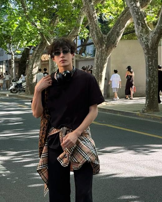 清仓，黑色s120斤内！！女士可穿！！处理超厚克重​全棉CK凯文克莱男女同款夏季 领口红标短袖T恤  领口红标短袖 商品图3