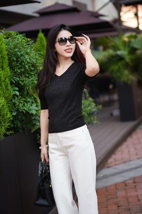 现货 臣禾【满天星T恤】V领亮片装饰针织短袖上衣	JZ251090156