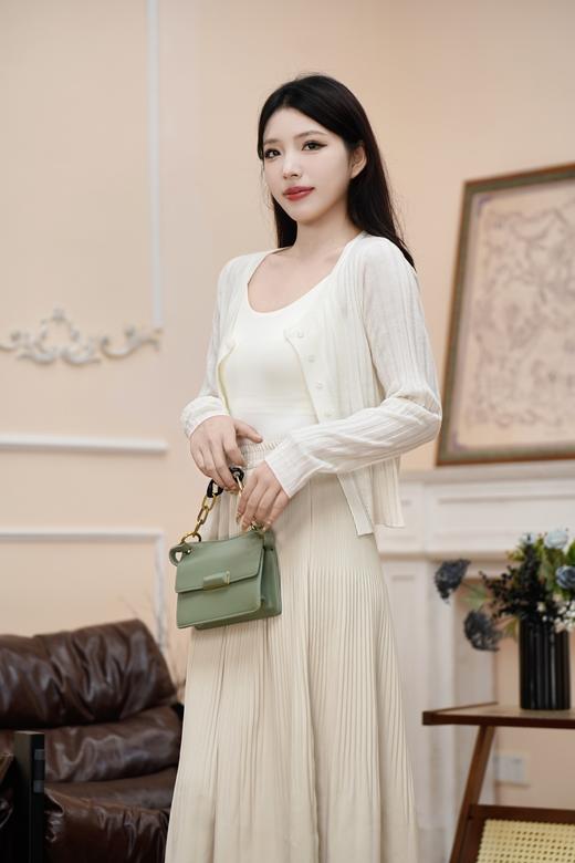 现货【99元2件】 臣禾	【裸感背心】带胸垫一体式无钢圈吊带	JZ251270158 商品图8