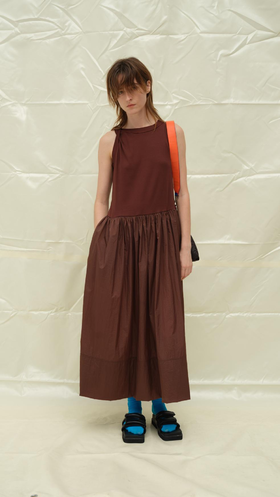 扭转背心连衣裙