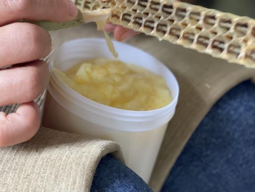 【预售】5月5日左右发货[一年只卖这俩月]蜜中之👑 【活的水样洋槐头道蜜🐝】清透如水 | 富含100%活性酶 |护甘解酒滋阴润🫁通💩 | 生鲜食物一旦下单除非质量问题否则不退不换 | 顺丰包邮 商品图4