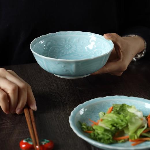 日本进口有田烧华山日式陶瓷青瓷浮雕菊花餐具鱼盘长盘圆盘米饭碗有田烧华山窑青瓷系列散件 商品图4