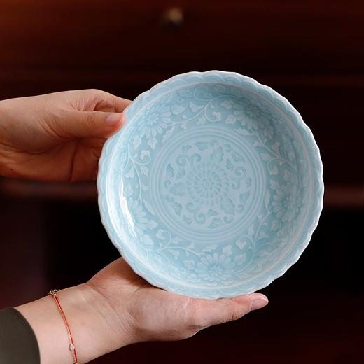 日本进口有田烧华山日式陶瓷青瓷浮雕菊花餐具鱼盘长盘圆盘米饭碗有田烧华山窑青瓷系列散件 商品图3