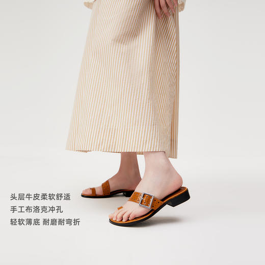 [福利价]lost in echo2025春夏新款简约布洛克套趾一字带轻便薄底凉拖鞋女 商品图3